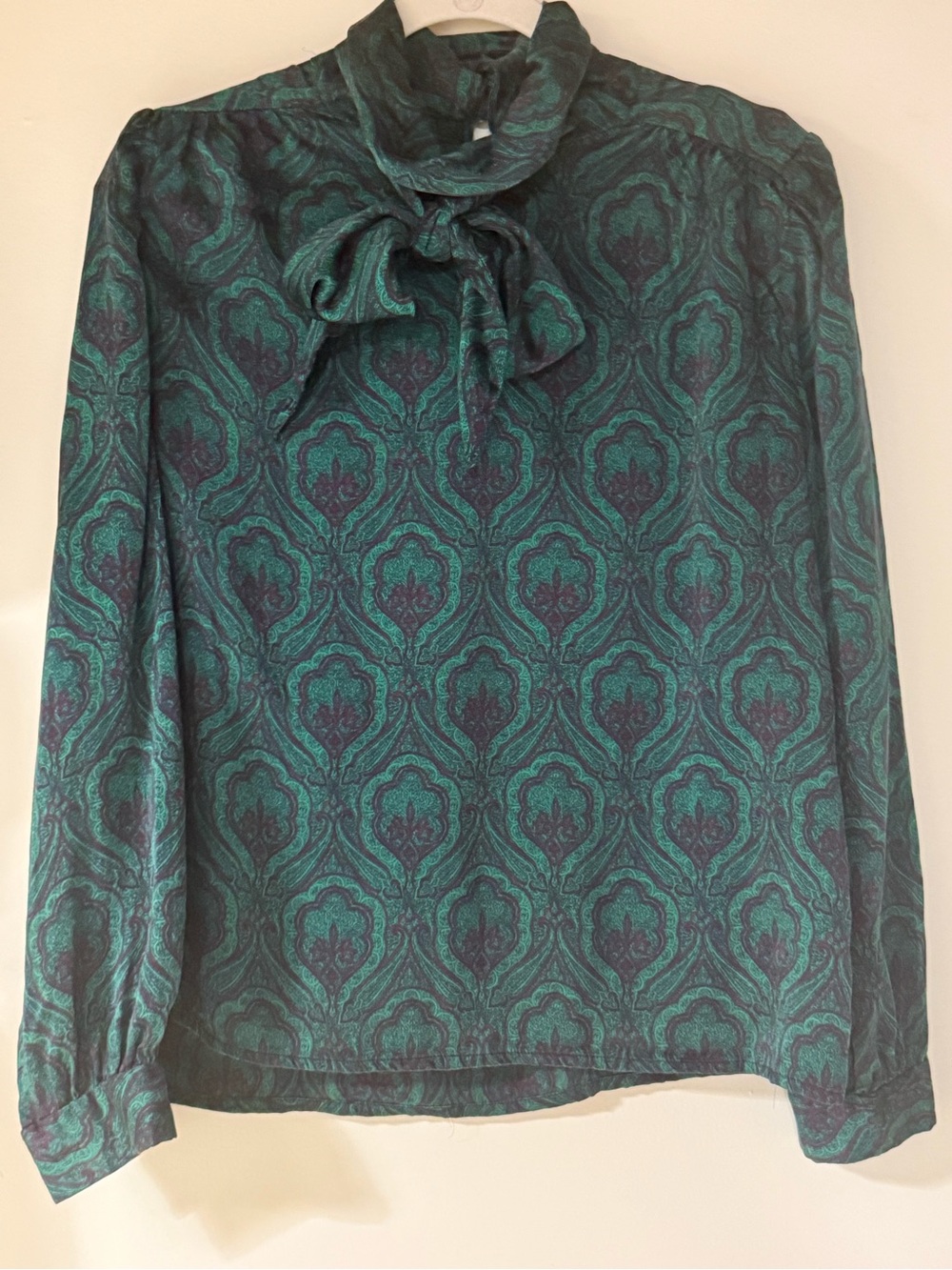 100% Silk Vint 1980 Blouse Damask Deep Green and Plum Neck Bow High Neck Sz8